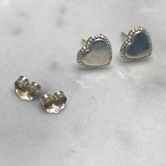 Sterling silver heart studs 925 - Picture 1 of 4